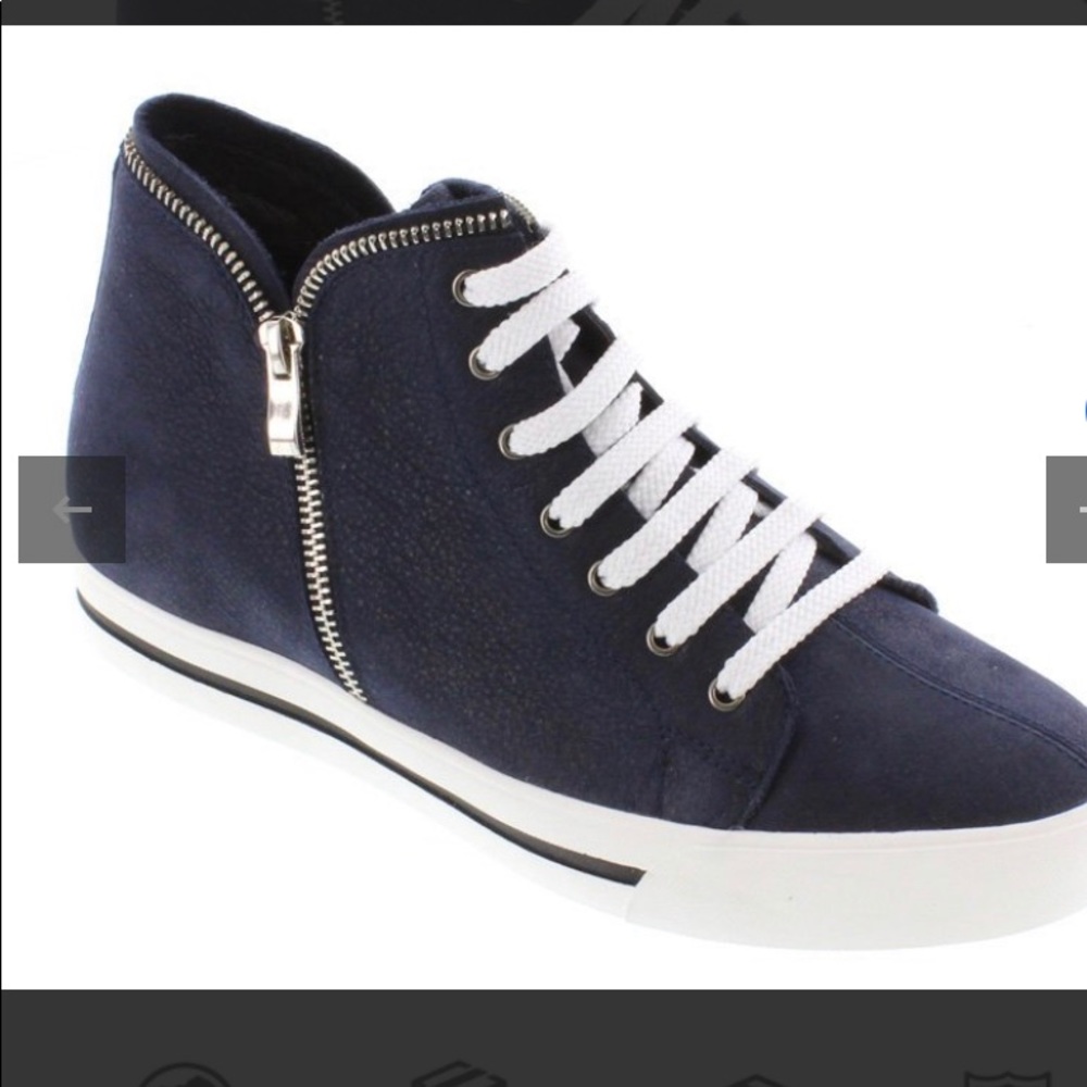 TOTO - H08103- 2.4 Inches Taller (Nubuck Navy Blue